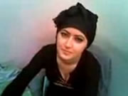 Hijab árabe menina piscando