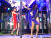 Thai Bar menina nua Pole Dance 2